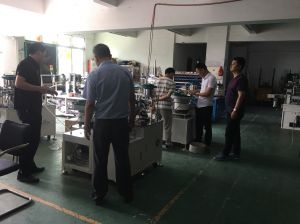 合作公司现场交接全自动铆钉机